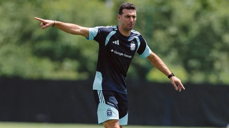 Scaloni prueba dos formaciones